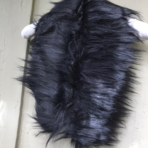 New! Faux Fur Black Collar - Picture 2 of 3